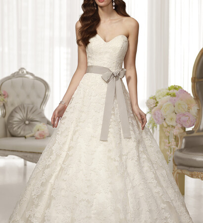 girl, love and the wedding dress