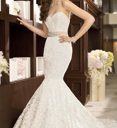 girl, the wedding dress and love