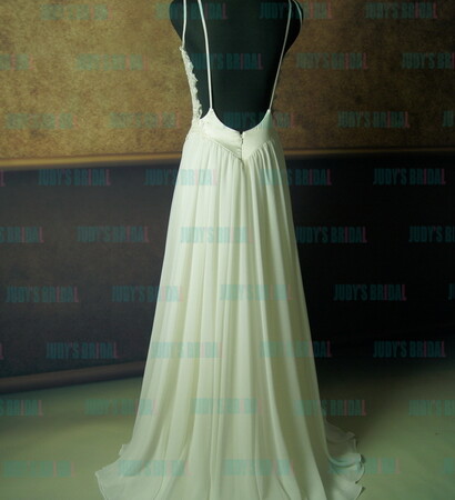 beach wedding dress, open back and flowy wedding dress