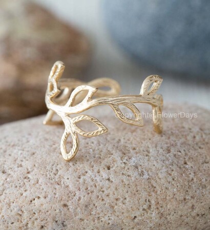 rings, gold ring and leaf