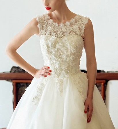 model, lace and Couture