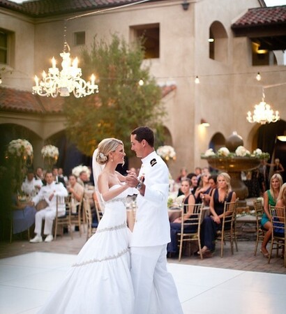 love the dress, couple and beautiful