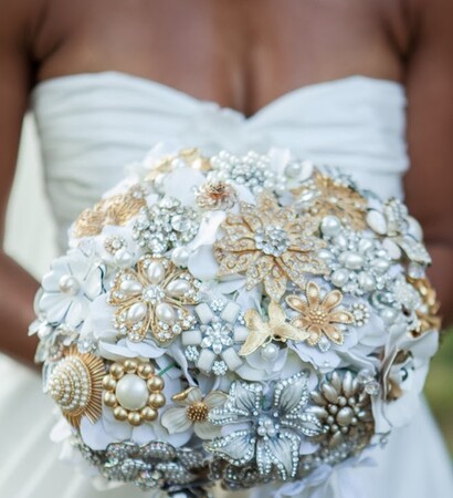 vintage, brooch and bouquet