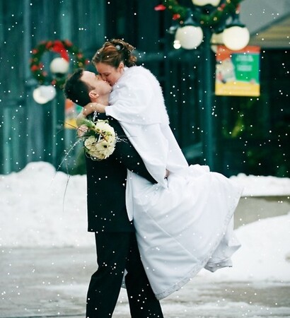 winter, winter wedding and couple