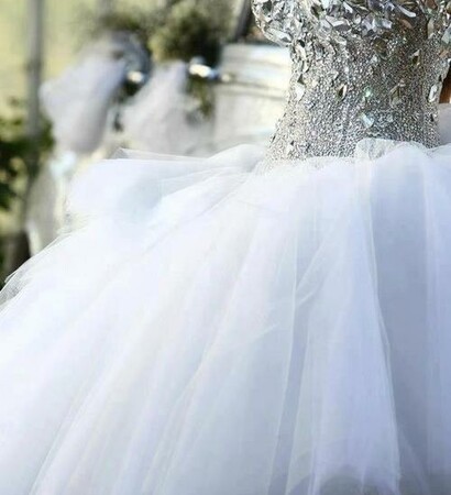 pray it won't fall, cute and wedding dress