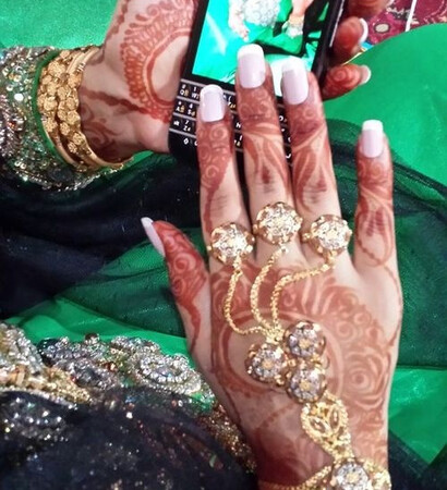 bride, nails and yemes