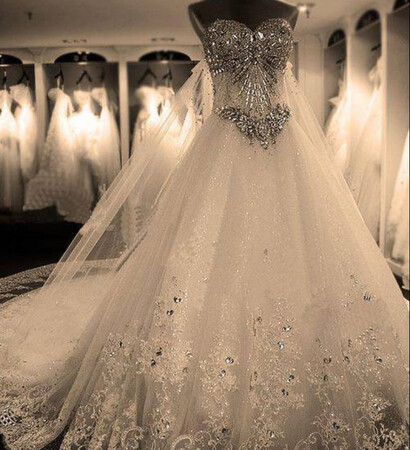 blanche, wedding dress and robe de mariée
