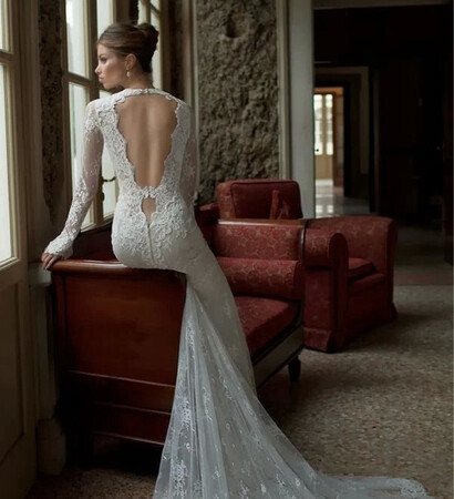 berta, sexy and elegant