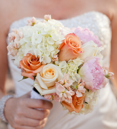 simple maui wedding, wedding bouquet and pastel wedding bouquet