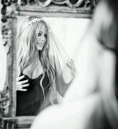 the most beautifull, Avril Lavigne and dark