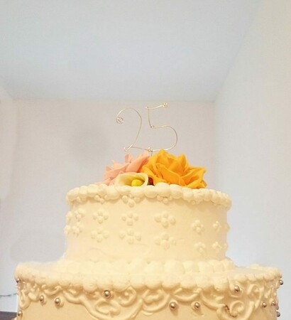 Cake Decorating, wedding cake and fondant flowers