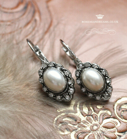 pearl earrings, wedding accesories and victorian