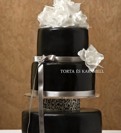 black wedding cake