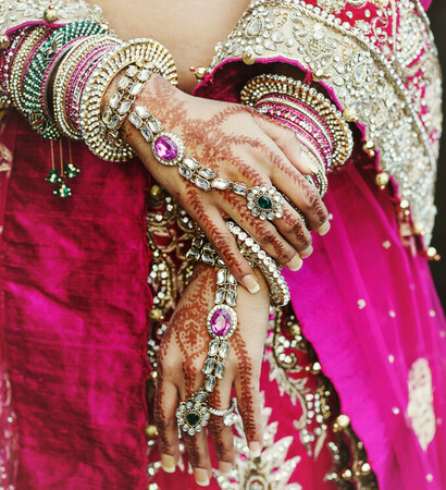 mendhi, indian bride and bangles