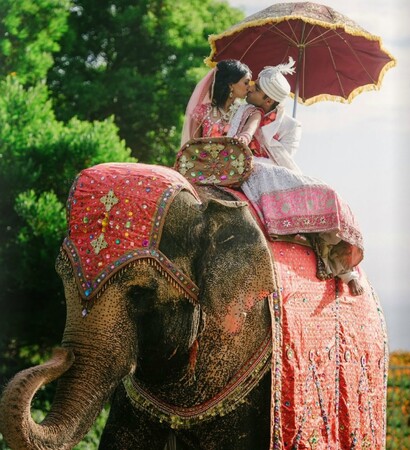 dulhan, dulha and kiss