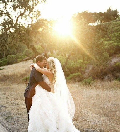 honeymoon avenue, groom and kiss