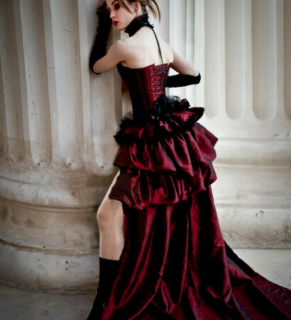 gothic wedding dress and en