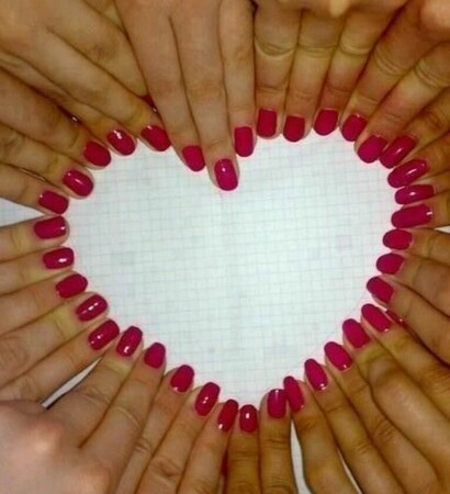 nails, bridesmaids and photo idea
