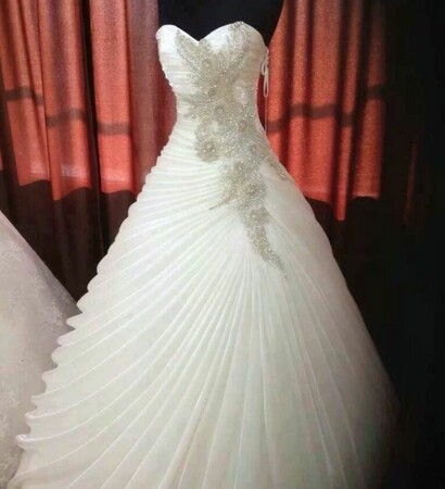 dress, amazing diamonds and beautiful