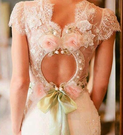 bow, back and roses