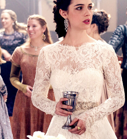reign, Queen and wedding dress