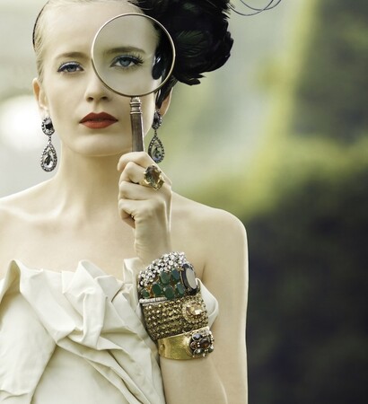 fairy tale, red lips and earrings