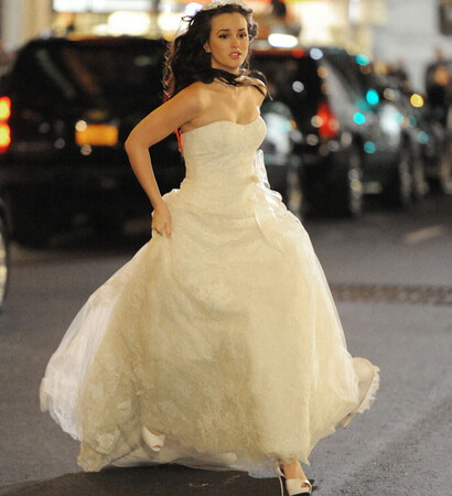 gossip girl, who will she marry? and dress
