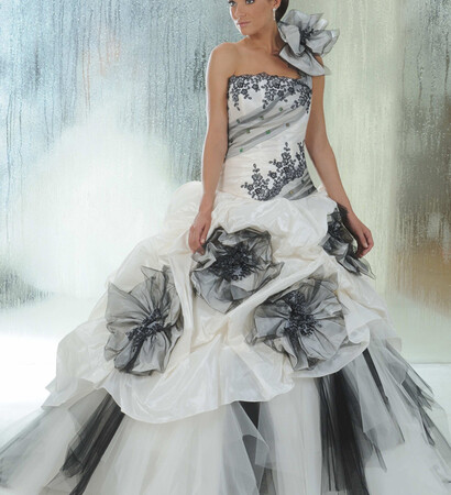 black and white, Full Skirt and flowers