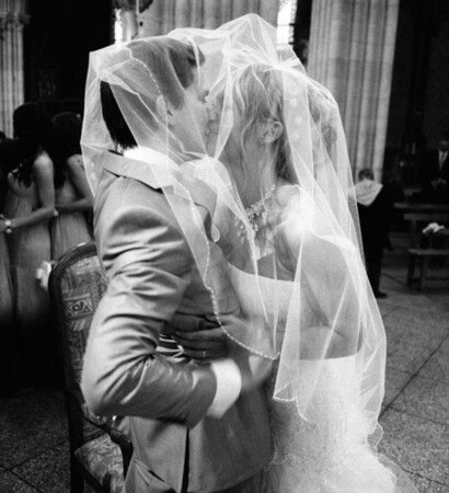marriage, b&w and kiss