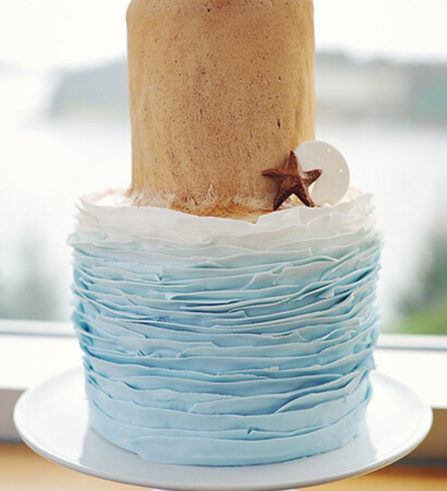seashell, wedding cake and sand