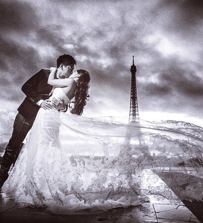 eiffel tower, wow and hug