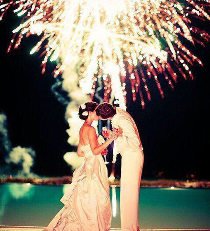 kiss, bride and groom