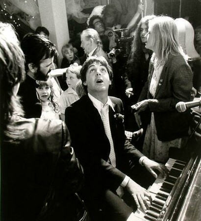 ringostarr, piano and sing
