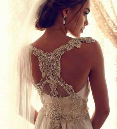 embroidery lovely, natural waist and wedding dress