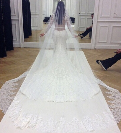 kim's wedding, kim and wedding dress