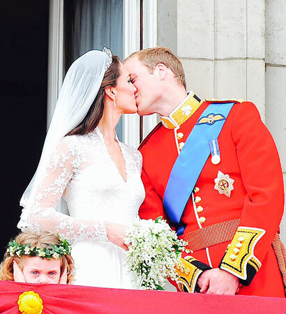 kate, balcony and kiss