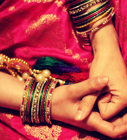 50 mm lens, tradition and mehndi