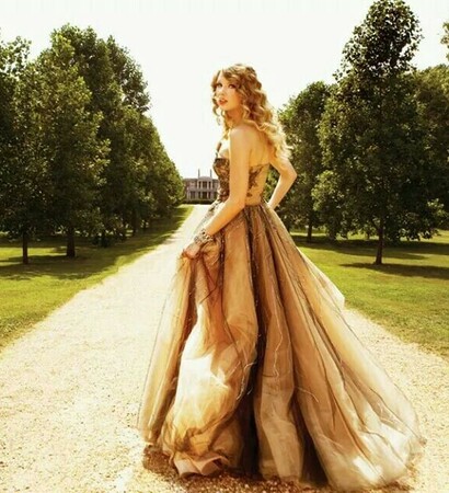 blonde, singer and wedding dress