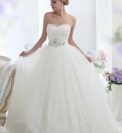 tulle wedding dress, princess chapel train and yoyomelody