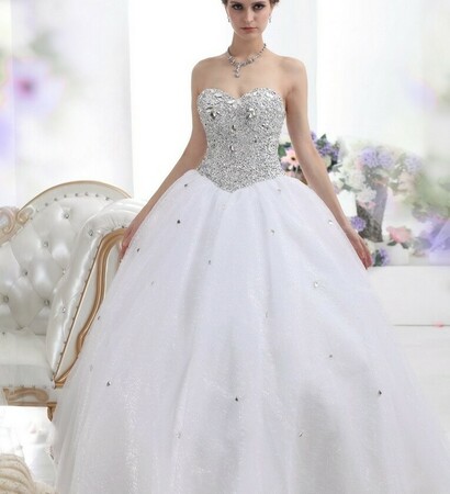 princess floor length, tulle wedding dress and yoyomelody