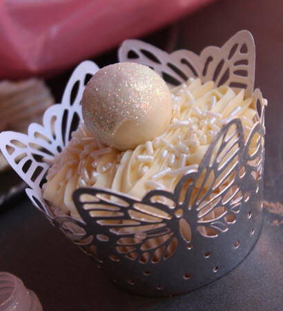 beautiful cupcakes, silver and cream cupcake and cream