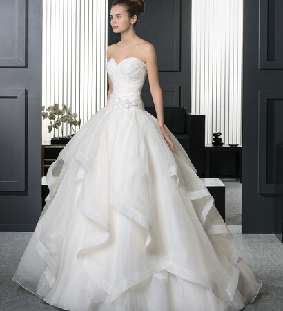 clothes, wedding dresses and rosa clara
