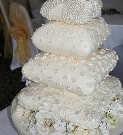 pillow cake, cake and luxury