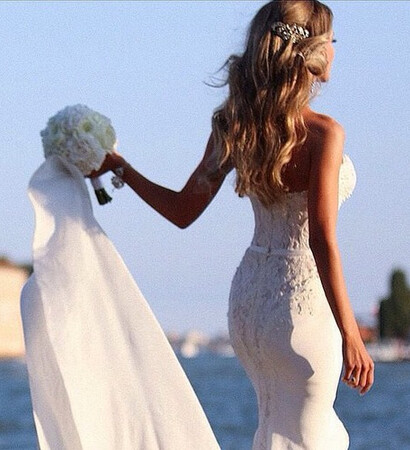 bouquet, tight dress and elegance
