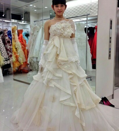 miki honoka, honeymoon and dress