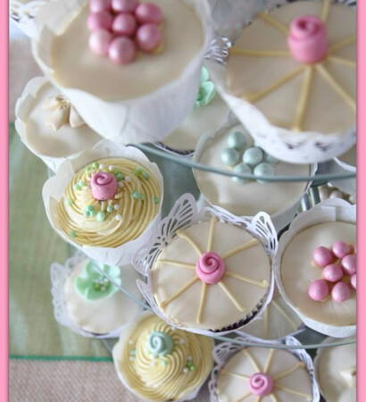 wedding cake, cupcakes and wedding cupcakes
