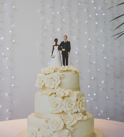 flowers, 3 tier cake and roses