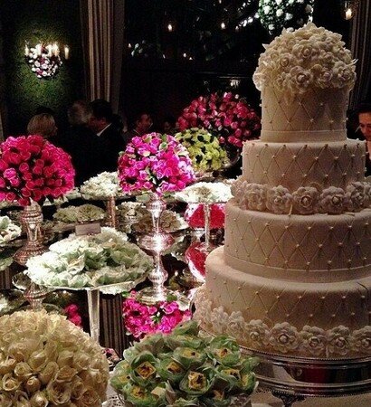 bridecake, flowers and decor