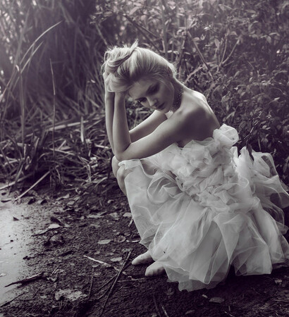 blonde, loneless solidão and water