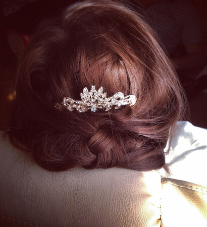 bride hair, hairstyle and hair accesorize